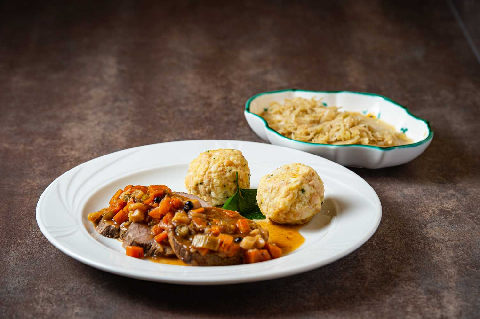 Braten mit Knödel